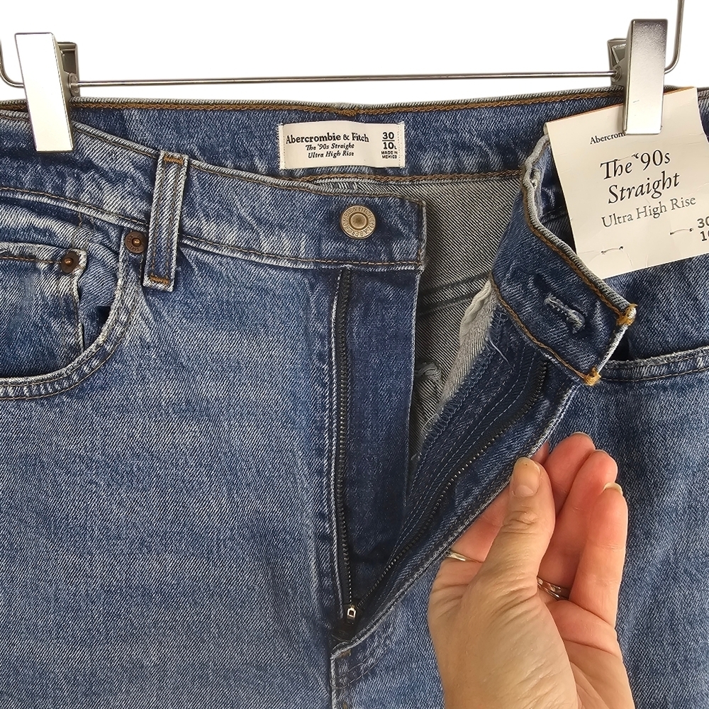Abercrombie & Fitch Ultra High Rise "The 90's Straight" Jeans NWT - Picture 5 of 13